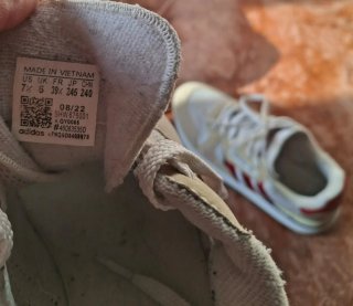 Zapatillas Adidas Estilo Clasico Beige y Rojo
