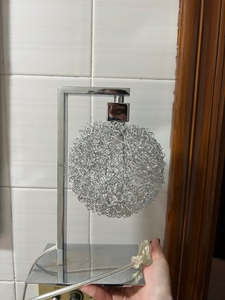 Lámpara de mesa moderna