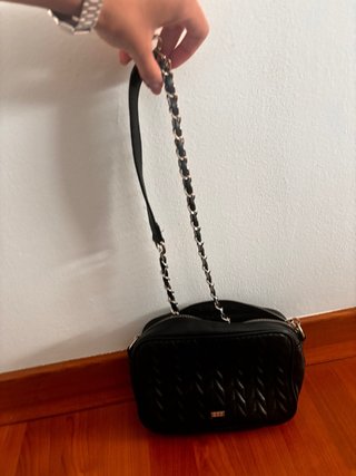 Bolso bandolera negro acolchado
