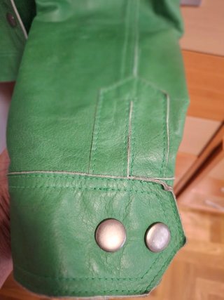 Cazadora de piel verde