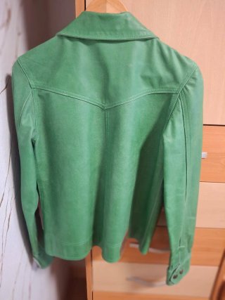Cazadora de piel verde