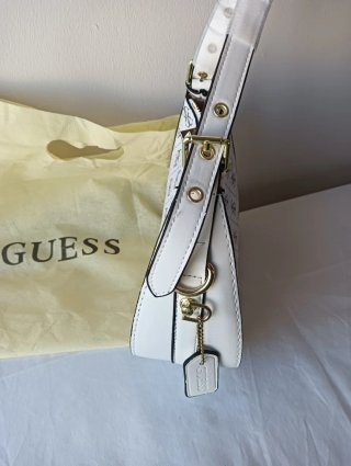 Bolso Guess blanco y dorado