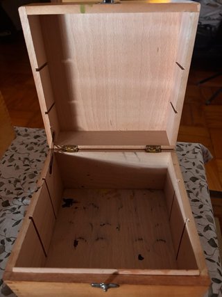 Caja de madera antigua para archivar