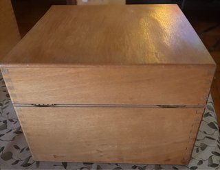 Caja de madera antigua para archivar