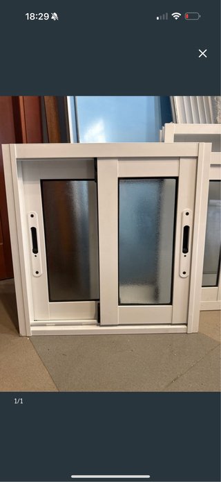 Ventana corredera 50x50 con mosquitera.