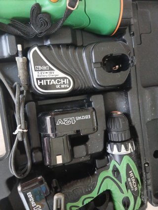 Taladro Atornillador Hitachi 12V + Linterna