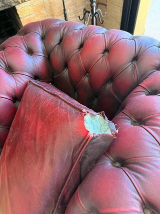 Sillón Chesterfield Cuero Rojo Burdeos