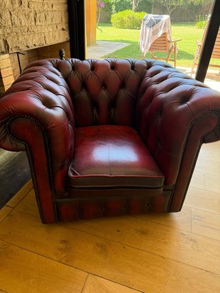 Sillón Chesterfield Cuero Rojo Burdeos