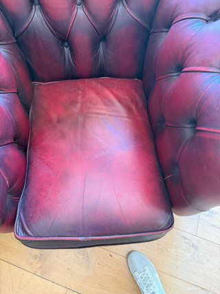 Sillón Chesterfield Cuero Rojo Burdeos