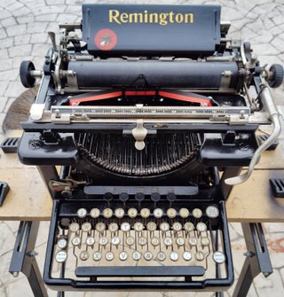 Máquina de escribir antigua: Remington Standard 10