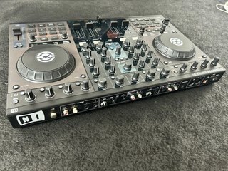 Controladora DJ Traktor Kontrol S4