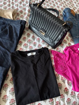 Lote Ropa Mujer: Pantalones y Camisetas y bolso