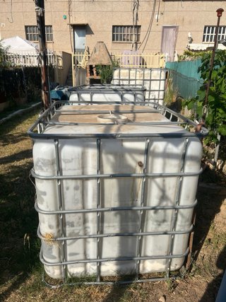 Depósito 1000L para huerto/riego