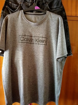 Conjunto Calvin Klein Camiseta y Pantalón Corto