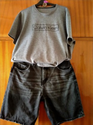 Conjunto Calvin Klein Camiseta y Pantalón Corto