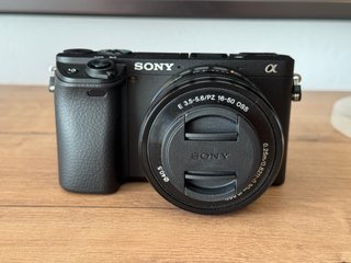 Sony Alpha A6400 + objetivo 16-50 OSS – Nueva