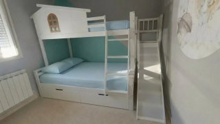 Litera infantil con tobogán y cajones