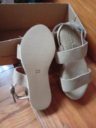 Sandalias niña beige sin estrenar