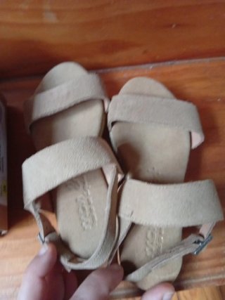 Sandalias niña beige sin estrenar