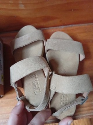 Sandalias niña beige sin estrenar