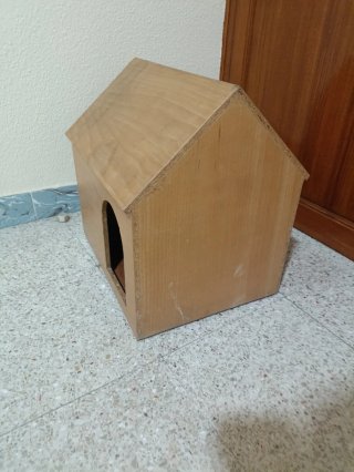 Casa para perro o gato de madera