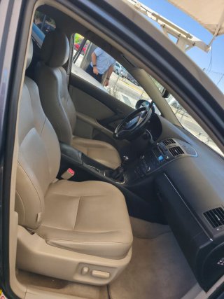 Toyota Avensis 2010