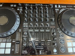 Controladora DJ Pioneer DDJ-1000 con funda y caja