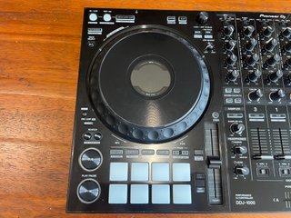 Controladora DJ Pioneer DDJ-1000 con funda y caja