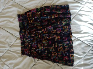 Falda corta negra estampada Talla S