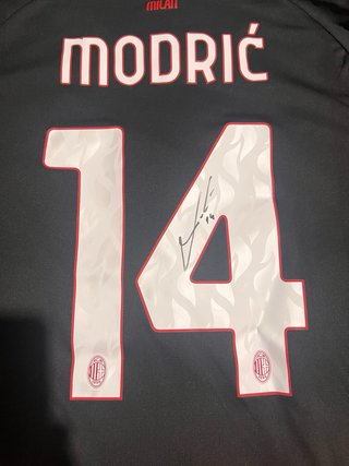 Camiseta AC Milan FIRMADA x MODRIC  25/26  talla S