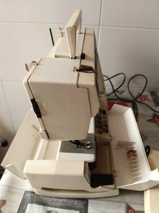 Máquina de coser Husqvarna 1070 S