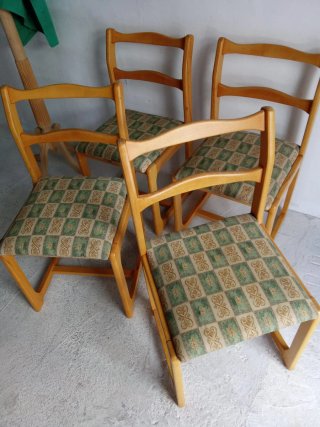 Juego de 4 sillas de madera