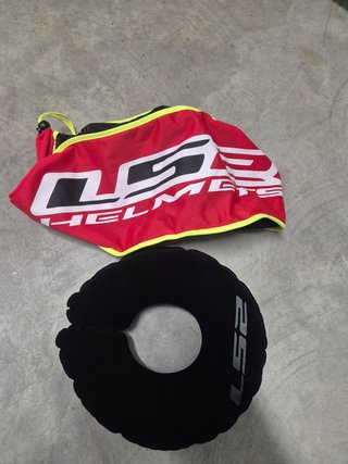 Funda soporte y casco LS2