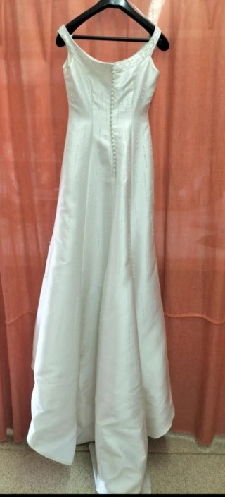 Vestido de Novia Seda marfil con Pedreria.