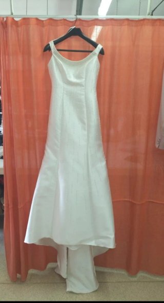 Vestido de Novia Seda marfil con Pedreria.