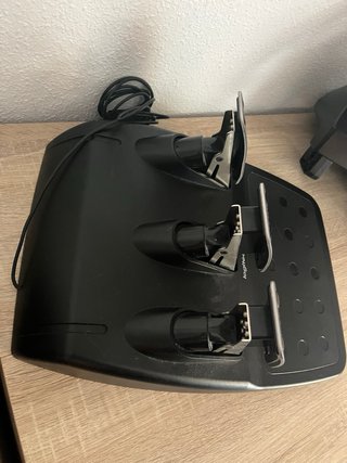 Volante Logitech G29 con Pedales