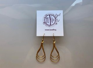 Pendientes largos dorados