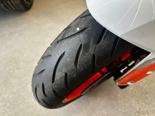 KTM Super Duke R Naked Roja y Blanca