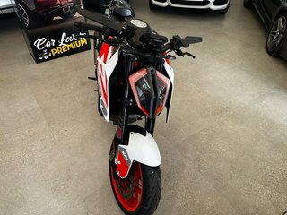 KTM Super Duke R Naked Roja y Blanca