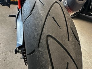 KTM Super Duke R Naked Roja y Blanca