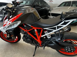 KTM Super Duke R Naked Roja y Blanca