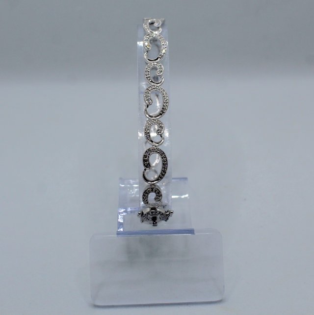 Pulsera de oro blanco de 18k. Peso: 10.52 gr.