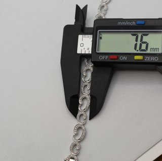 Pulsera de oro blanco de 18k. Peso: 10.52 gr.