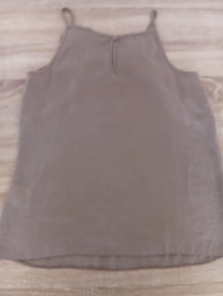 Blusa beige con volantes talla 34