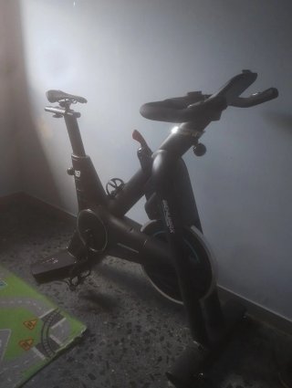 BEHUMAX NITRO 6000 SMARTBIKE Bicicleta Estática