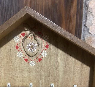 Cuelga llaves de madera decorado