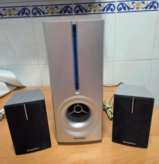 Subwoofer y Altavoces TechnoStar