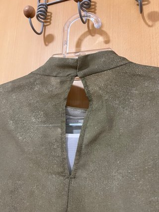 Blusa Zara verde con pedrería