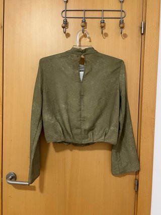 Blusa Zara verde con pedrería