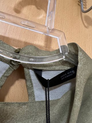 Blusa Zara verde con pedrería
